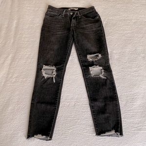 Levi’s 721 High Rise Skinny Jeans in Black Wash